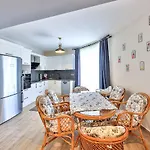 Levilla Vila Demre